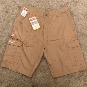 NEW Wrangler Cargo Shorts